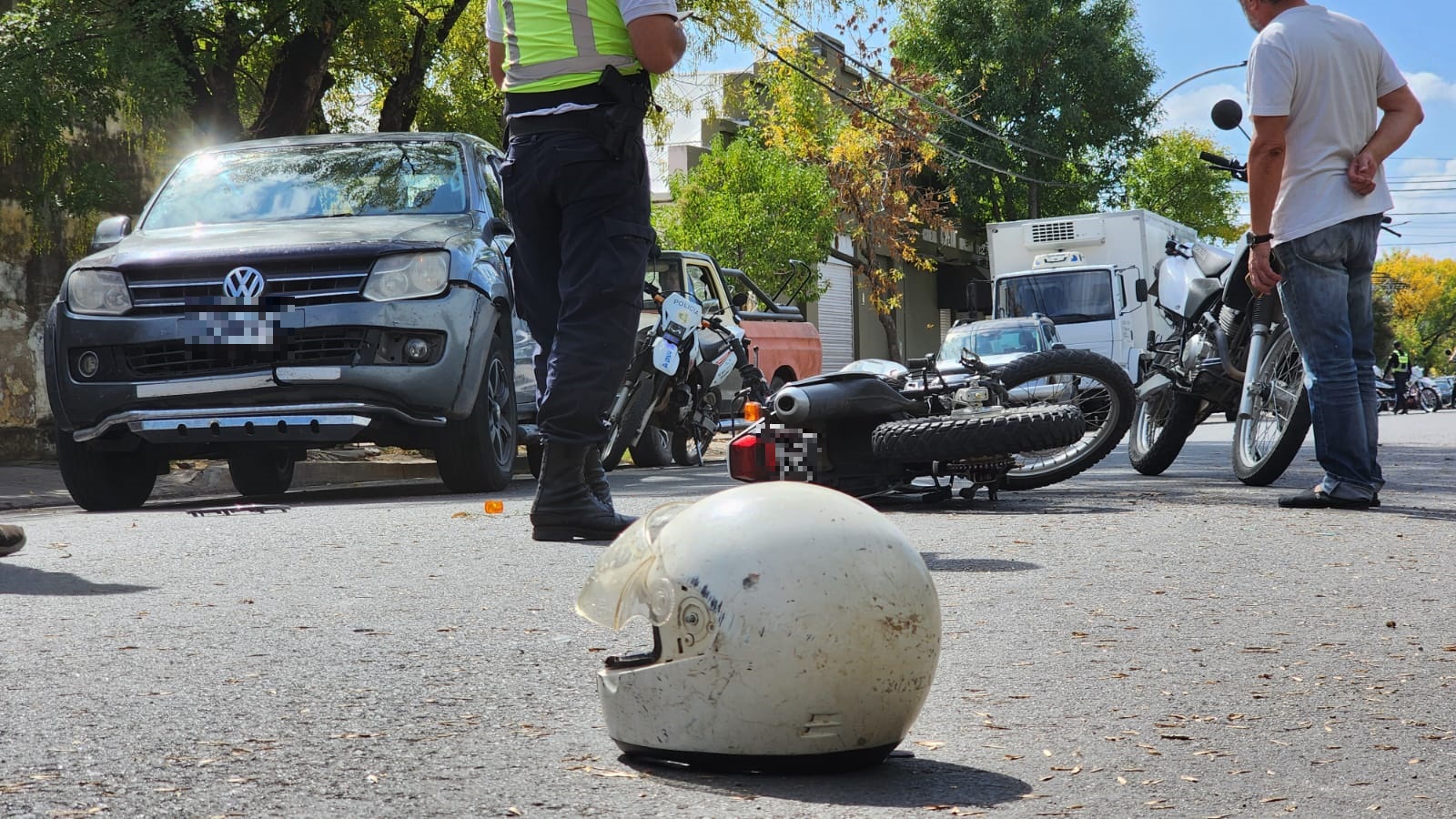 Choque Entre Una Moto Y Una Camioneta A La Salida De Un Estacionamiento ...