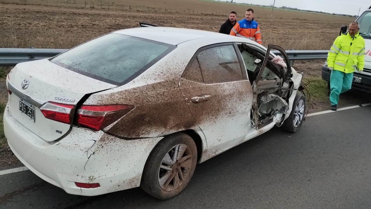 Accidente En Ruta Entre General Pico Y Metileo Conductor Pierde