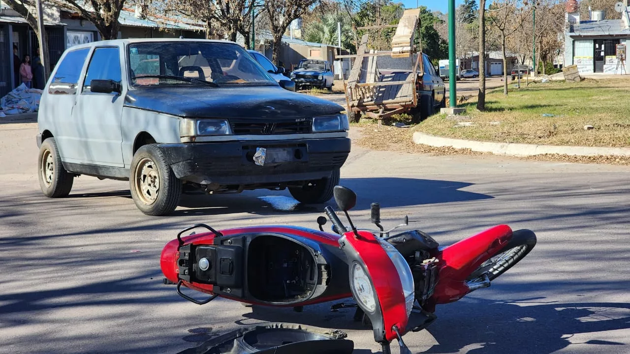 Choque Entre Auto Y Moto En Calles Bis Y Infopico