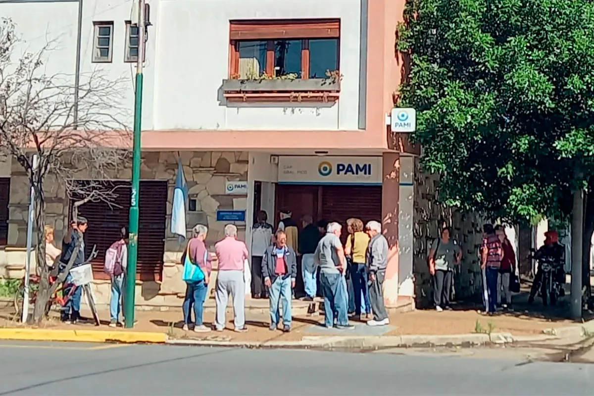 Pami General Pico Largas Colas De Jubilados Para No Perder